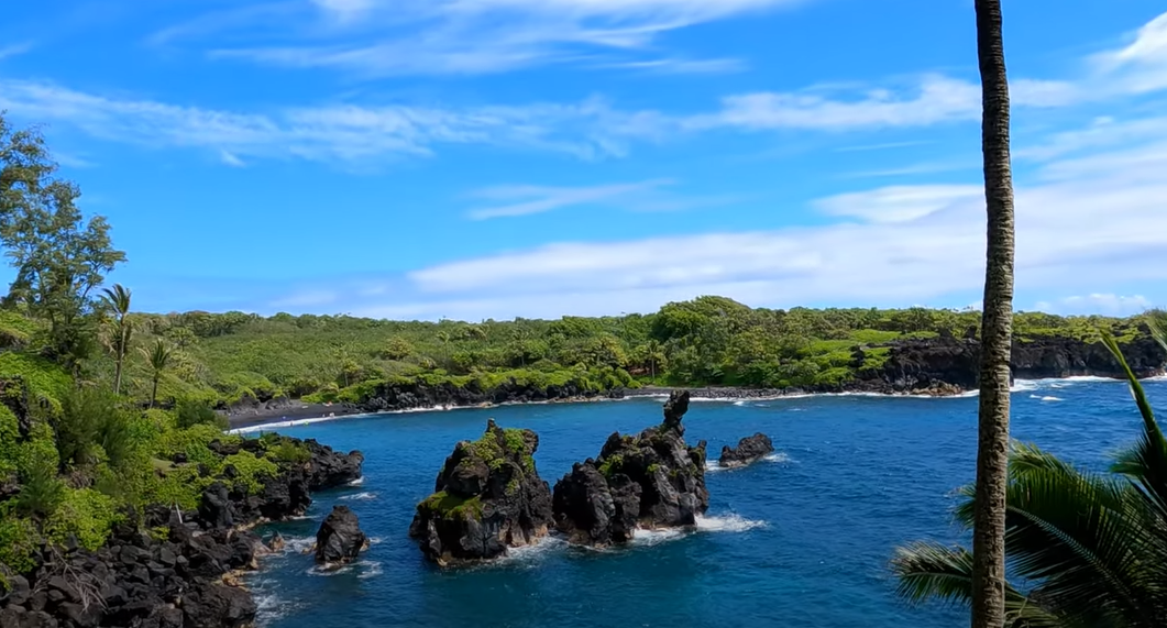 Why is Wai’anapanapa State Park one of the best place to visit?